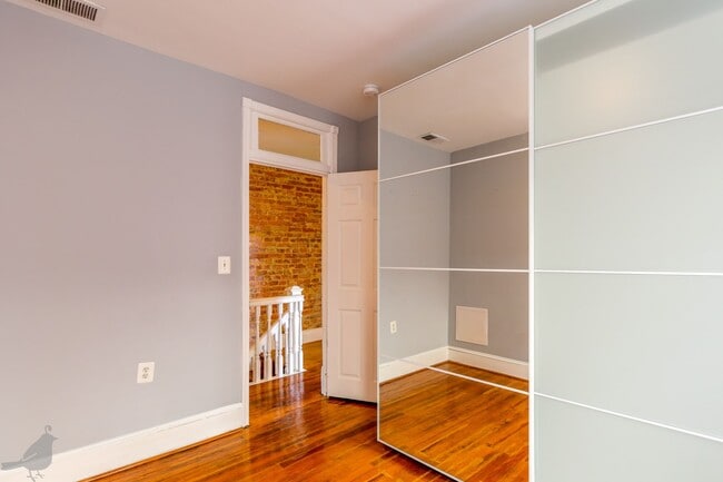 Building Photo - Classic 3 Bedroom Rowhome in Columbia Heights
