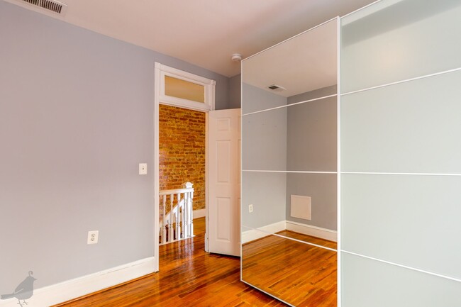 Building Photo - Classy Columbia Heights Row Home! 1/2 Off ...
