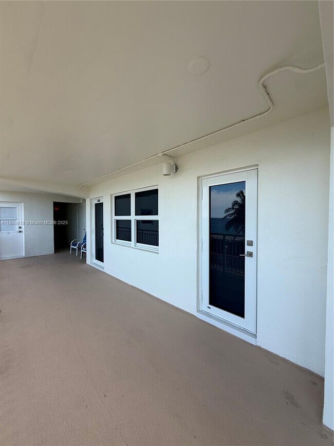 Building Photo - 901 S Surf Rd