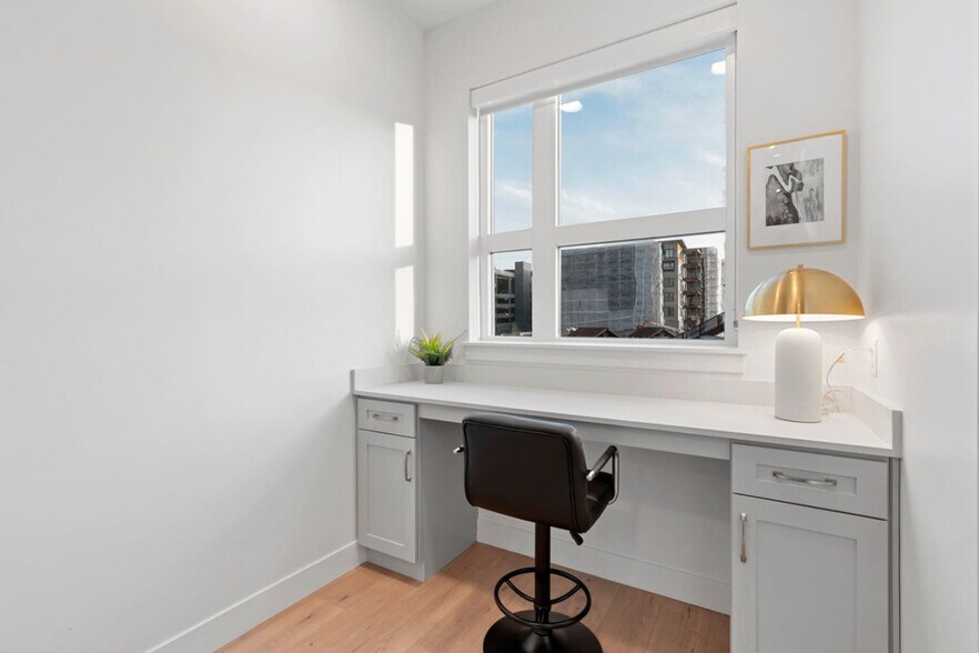 Building Photo - 494 W 300 N