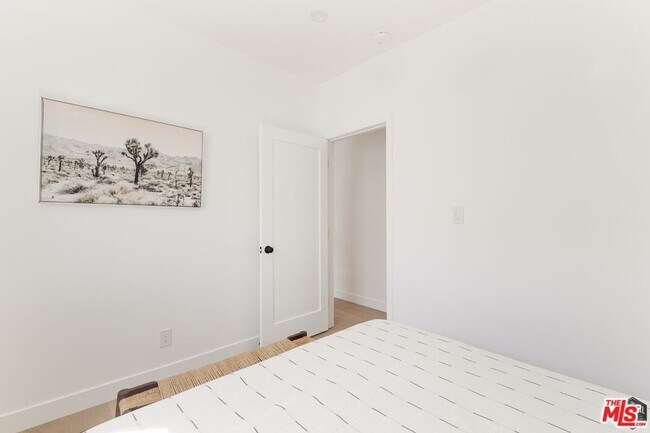 Building Photo - 5847 1/2 Ernest Ave