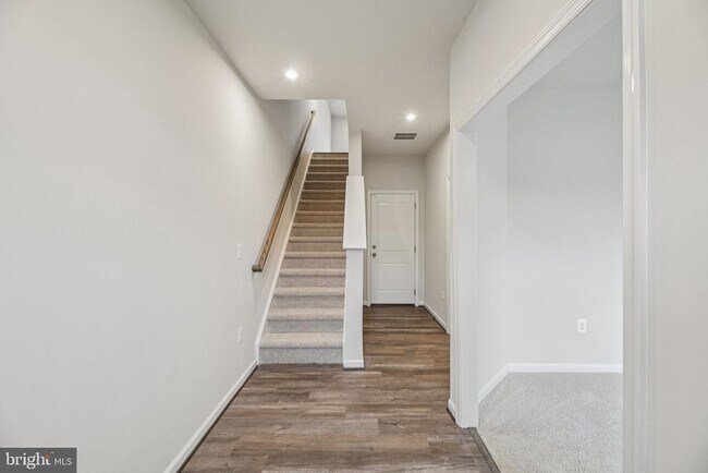 Building Photo - 8816 Selby Ct