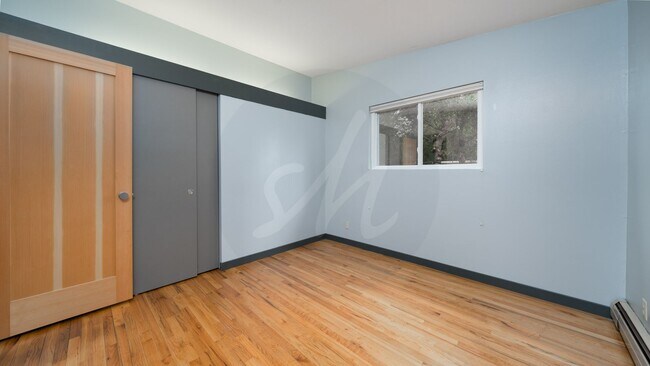 Building Photo - Modernized Mid Century Home Near Broadmoor