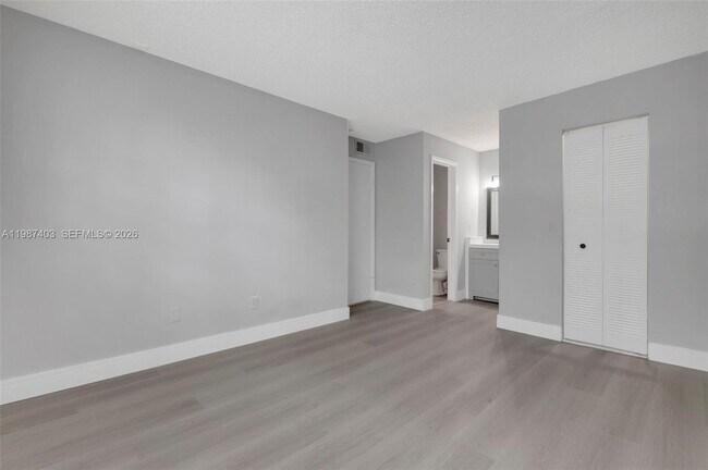 Building Photo - 1247 SW 46th Ave