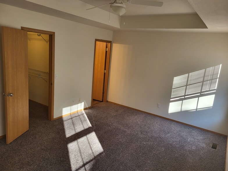 Building Photo - 2138 N Howard Ave