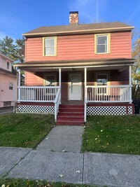 Building Photo - Section 8 Accepted, 3 Bedroom Single-Famil...