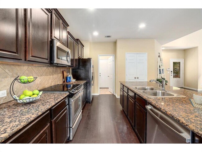 Building Photo - 16021 Travesia Way