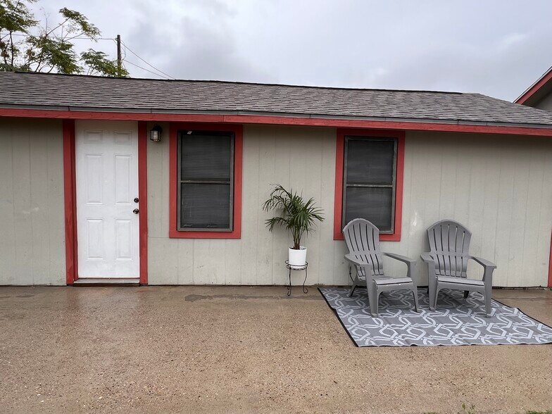 Primary Photo - 725 W I Ave