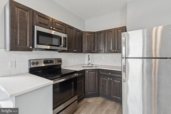 Building Photo - 21 E Price St