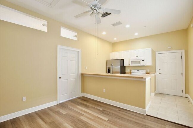 Building Photo - Charming 1/1 Spacious Condo Located in the Desirable Baldwin Park - Orlando!