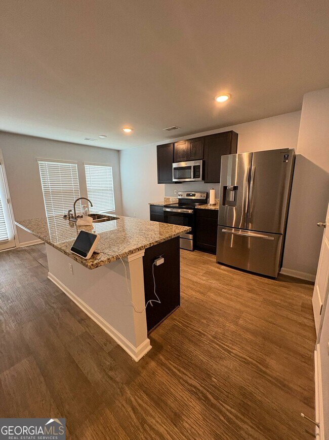 Building Photo - 170 Goodall Woods Dr