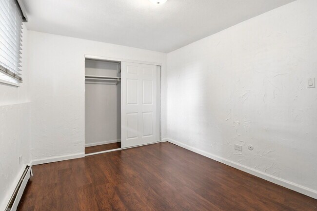 Building Photo - $1,520.95 - 2 bed, 1 bath updated ground floor Condo in Lakewood with In Unit Laundry