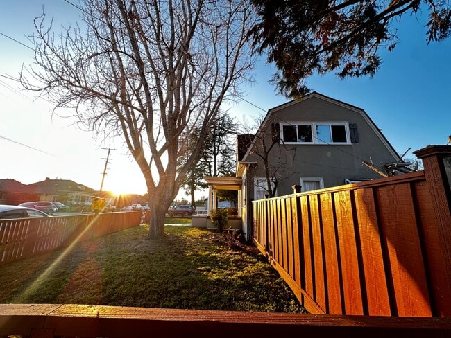 Building Photo - 1010 Dutton Ave