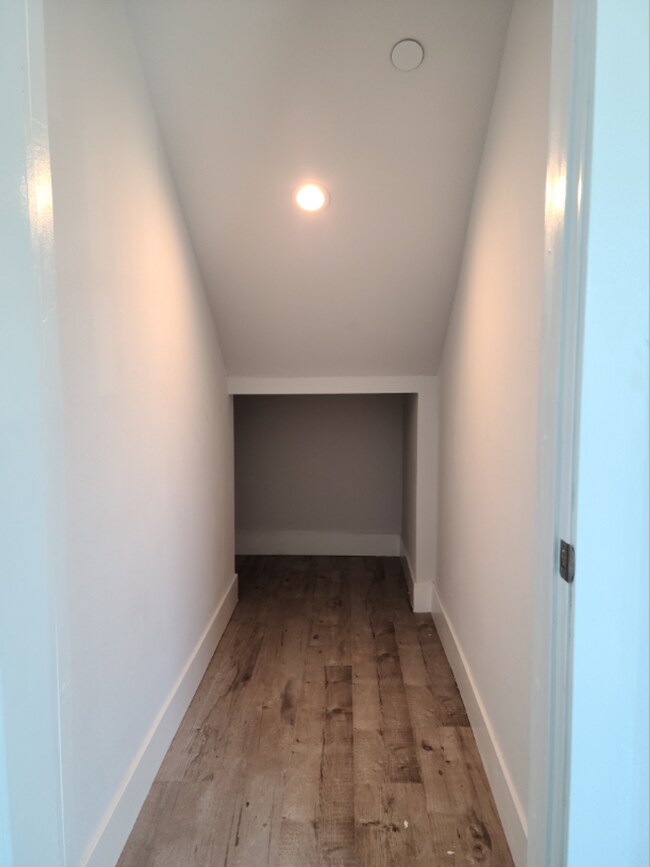 Building Photo - 33(1635)