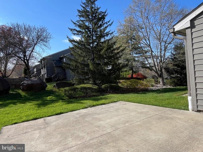 Building Photo - 40 Roxbury Ct