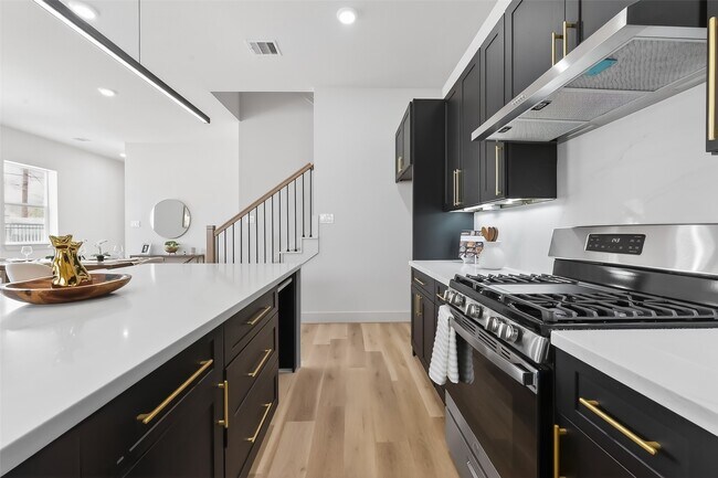 Building Photo - 975 Highland Lgt Ln