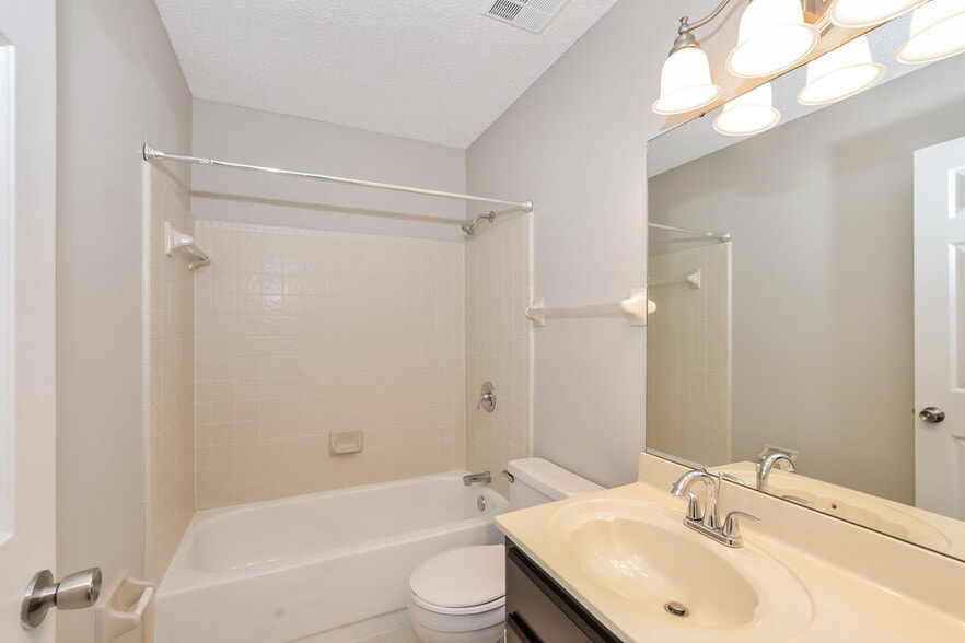 Building Photo - 6641 Bright Star Ln