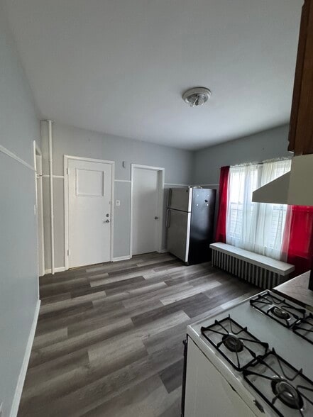 Building Photo - 4215 S Washtenaw Ave