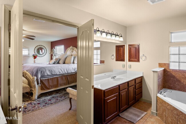 Building Photo - 6032 Valle Espanola Ln