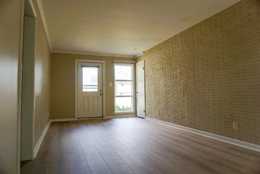 Building Photo - 2435 Ardmore Ave