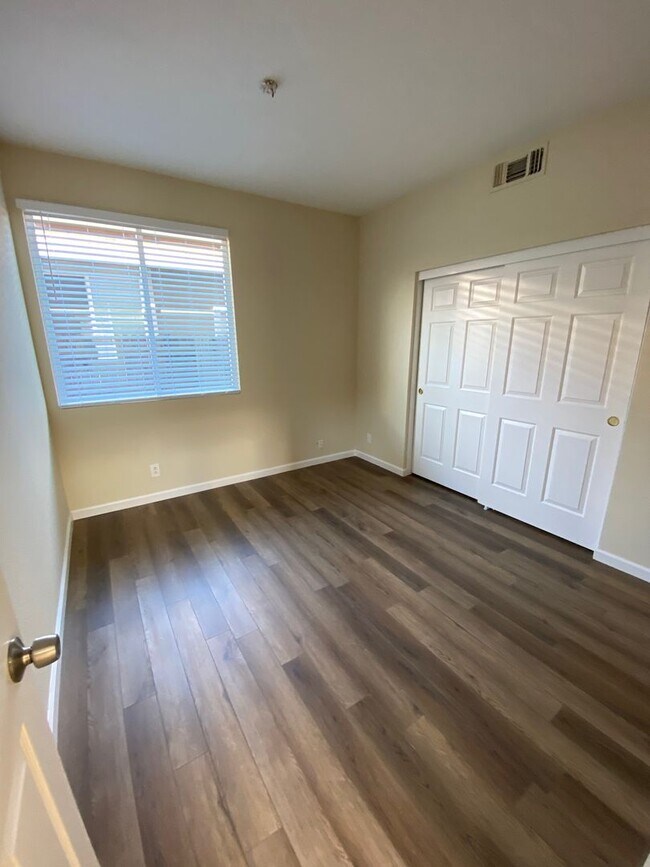 Building Photo - 4 Bed 3 Bath In Brentwood (Recently Updated)