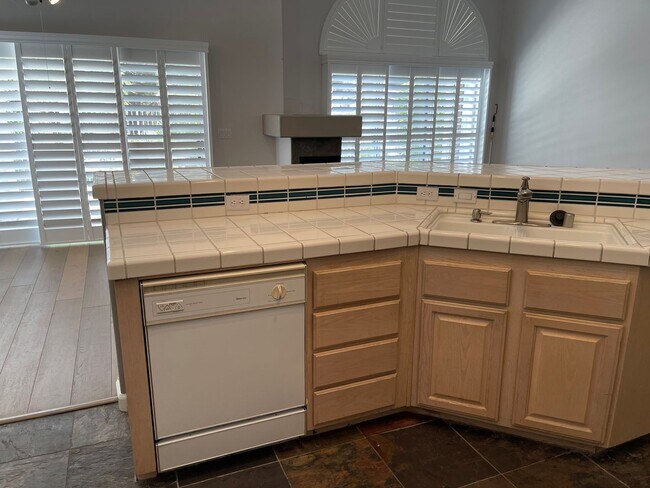 Building Photo - Charming 3-Bedroom Home Backing to Greenway with Golf Course Access