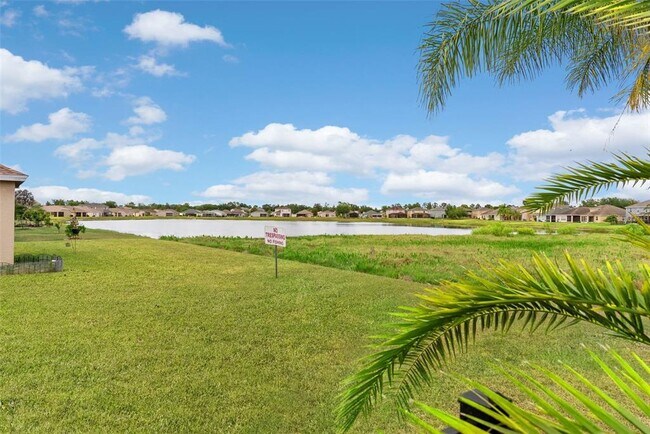 Building Photo - 7619 Crescent Palm Dr
