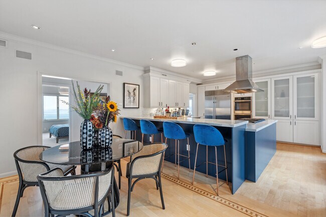 Building Photo - 900 Green St