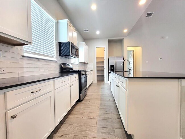 Building Photo - 601 C-Bar Ranch Trl