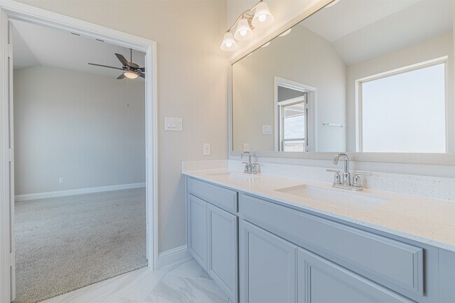 Building Photo - 12611 White Pelican Ct