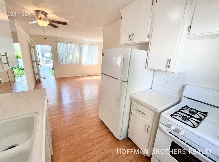 Building Photo - 1830 N La Brea Ave