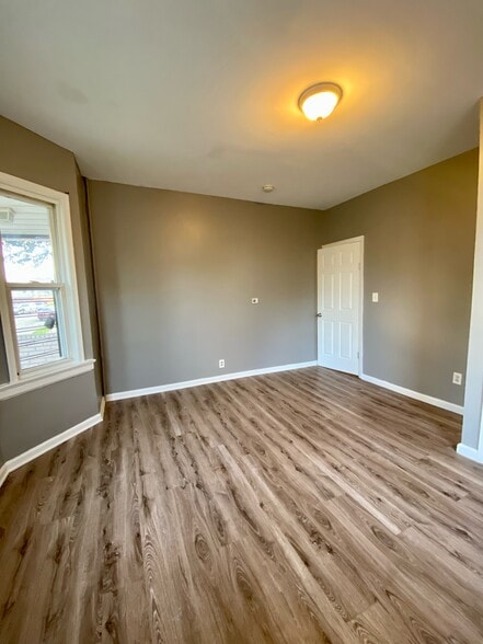 Bedroom - 101 Bedford St