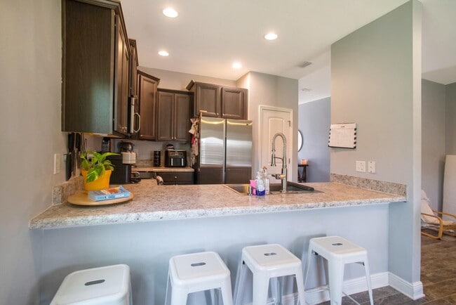 Building Photo - 141 Iron Horse Dr W