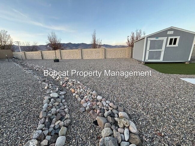 Building Photo - 100 Deschutes Dr