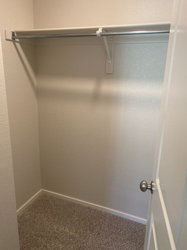 Building Photo - Beautiful 3 Bed/2.5 Bath Townhome with Att...