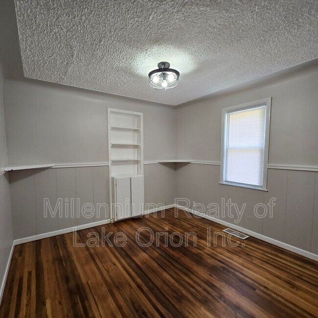 Building Photo - 614 E Tennyson Ave