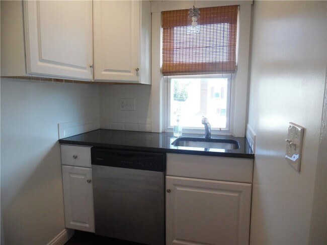 Building Photo - 51 Union St