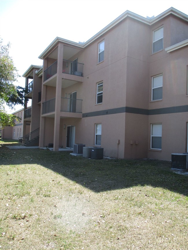 Building Photo - 10740 Clear Lake Loop