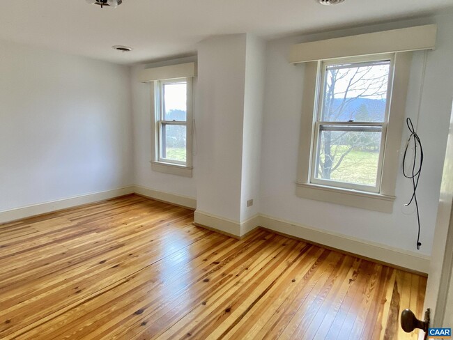 Building Photo - 119 Tanbark Dr