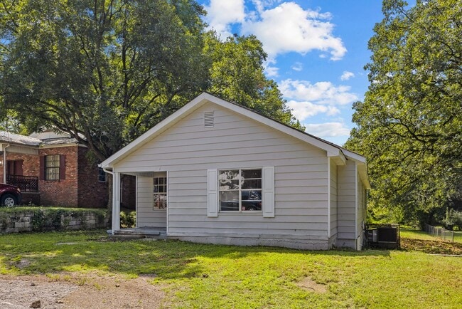 Building Photo - Beautiful Fully Renovated Midfield Home