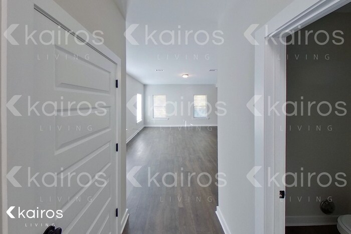 Building Photo - 8022 Shadesbrook Dr