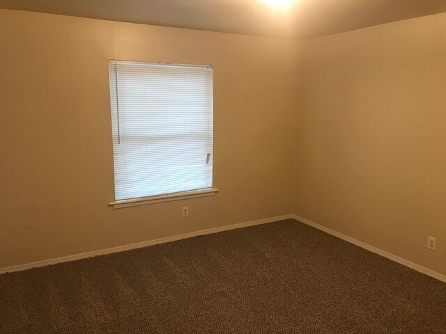 Building Photo - 625 N Betty Jo Dr