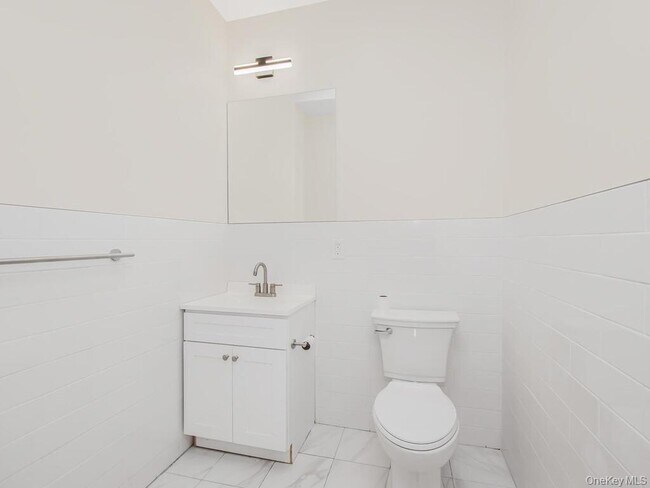 Building Photo - 409 Warburton Ave