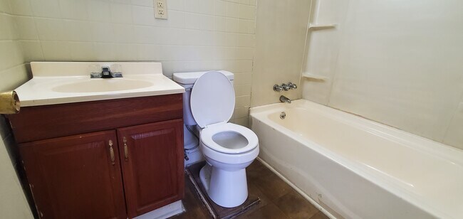 Building Photo - 823 Engineer St