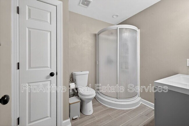 Building Photo - 2012 Midway Ave