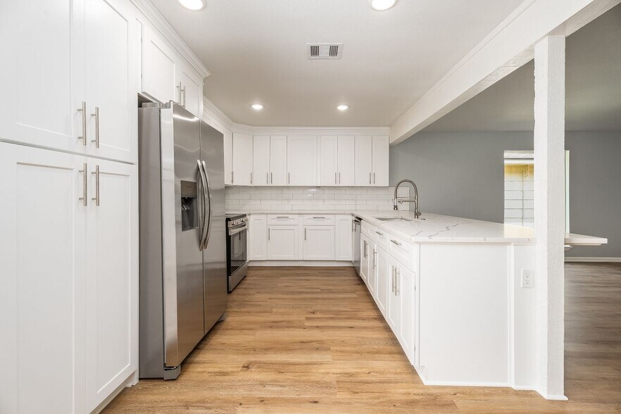 Building Photo - 901 Bonita Dr