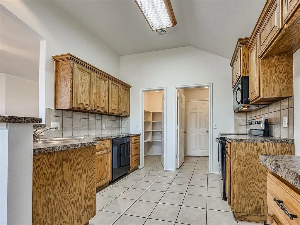 Building Photo - 2417 Arbor Dr