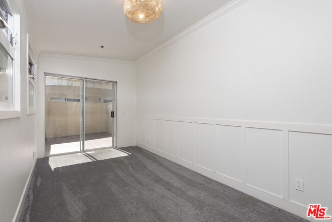 Building Photo - 13801 Oxnard St