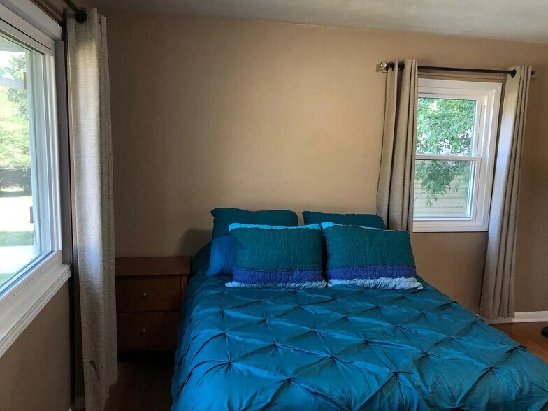 Building Photo - 131 N Hillsdale Dr