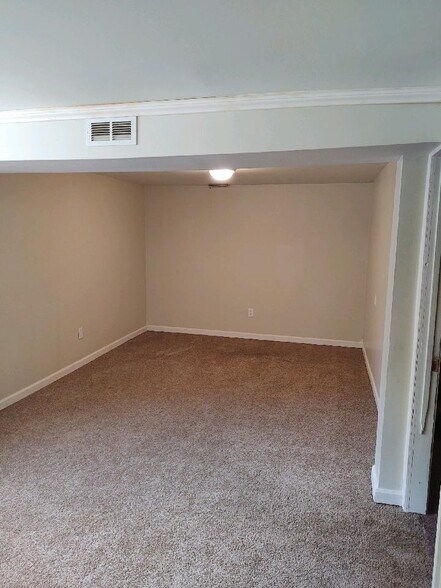 Building Photo - 1060 Fairwood Ave